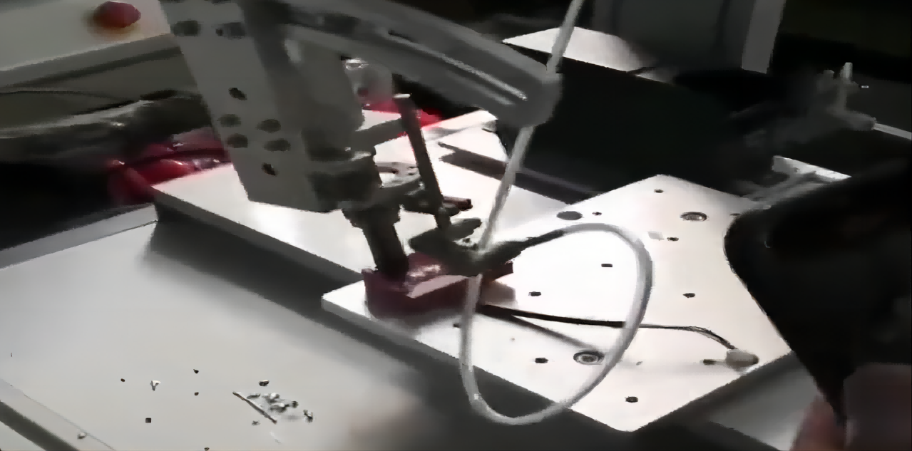 Automatic rotating soldering machine